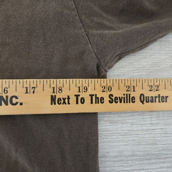 Vintage Avirex T Shirt Mens Large 18/20 Brown Y2K Hip Jop Urban Naturally Distre - Picture 5 of 6